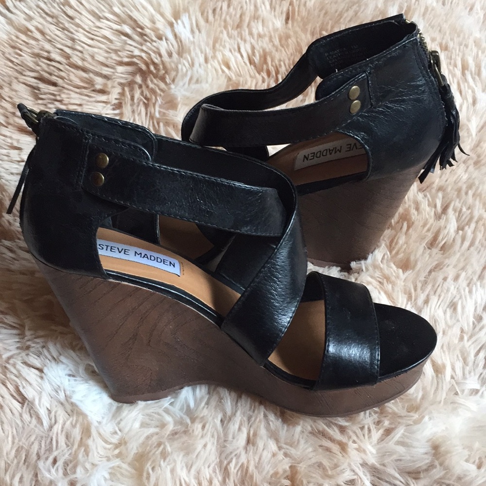 Last call!!! Steve Madden platform wedge sandals